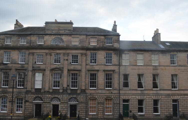 Stylish New Town Home gallery image 2