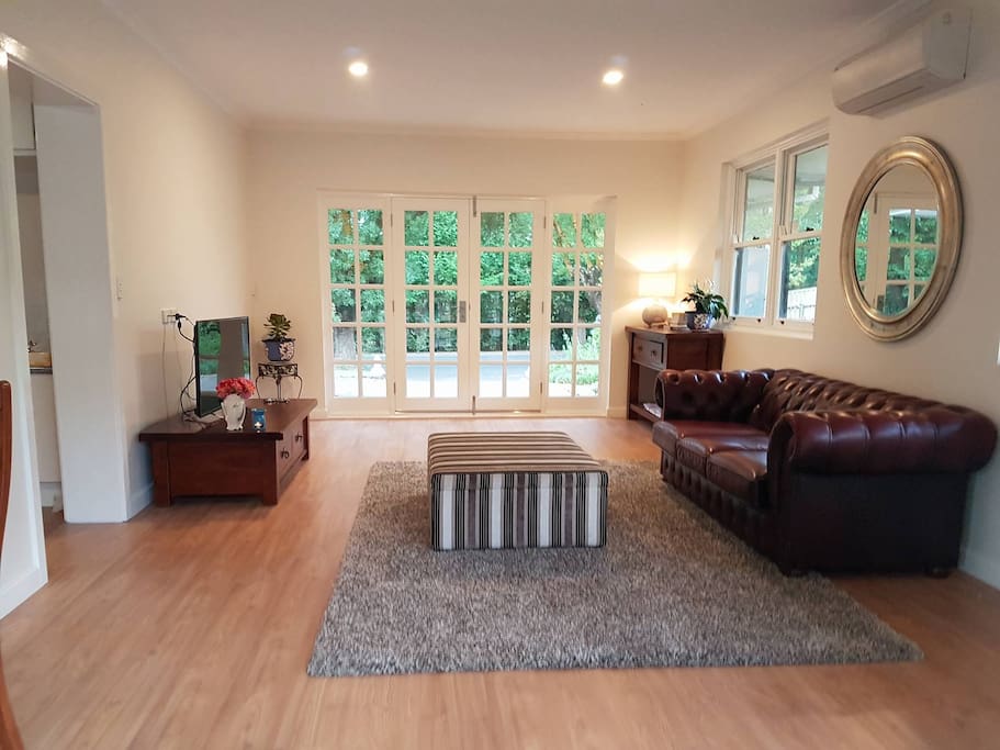 Main Private Lounge Room Elm Tree Lodge