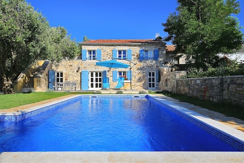 Successful Airbnb property: Cosy Villa Rustica Croatia in Općina Vir