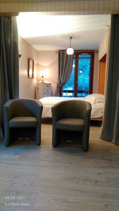 Séparation chambre à coucher avec lit escamotable 140