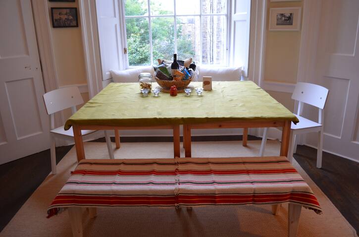 Stylish New Town Home gallery image 4