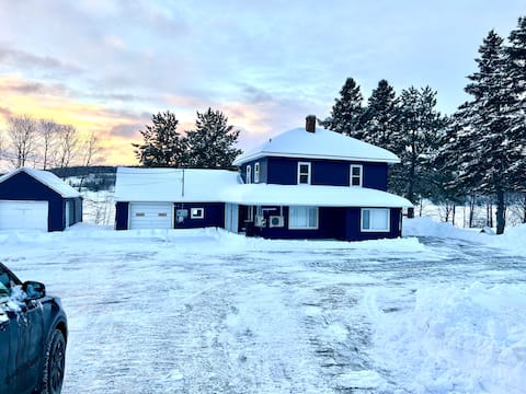 Peaceful 5-Bedroom Lake House