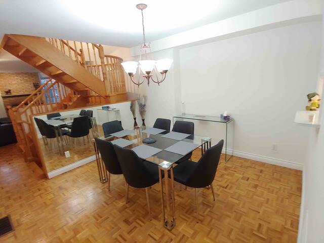 Elegant Private House – Heart of Downtown gallery image 4