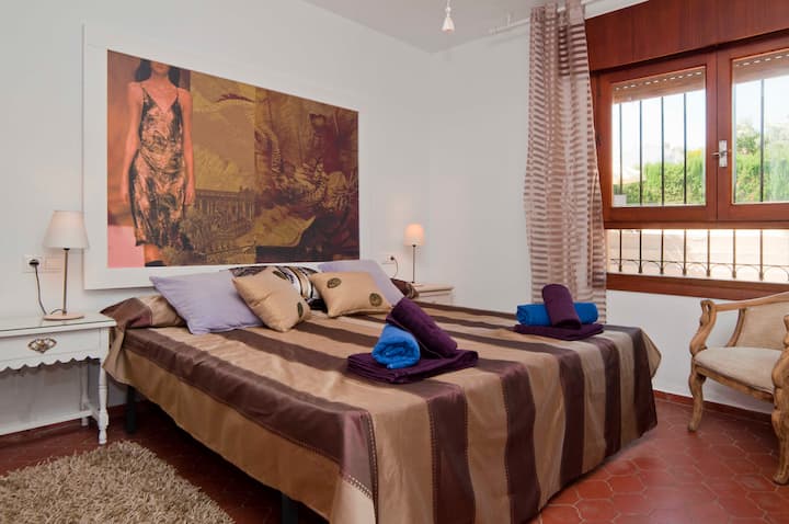 Romantica spavaća soba.. 2 kreveta za jednu osobu