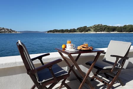 SEA STAR - BEACHFRONT