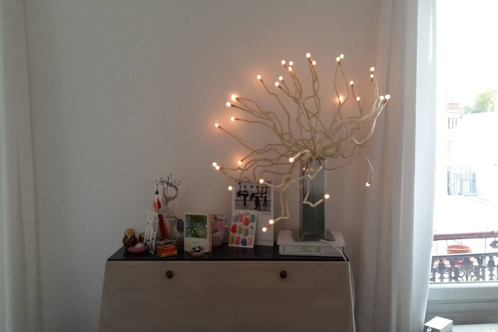 Two windows with desk and Wifi