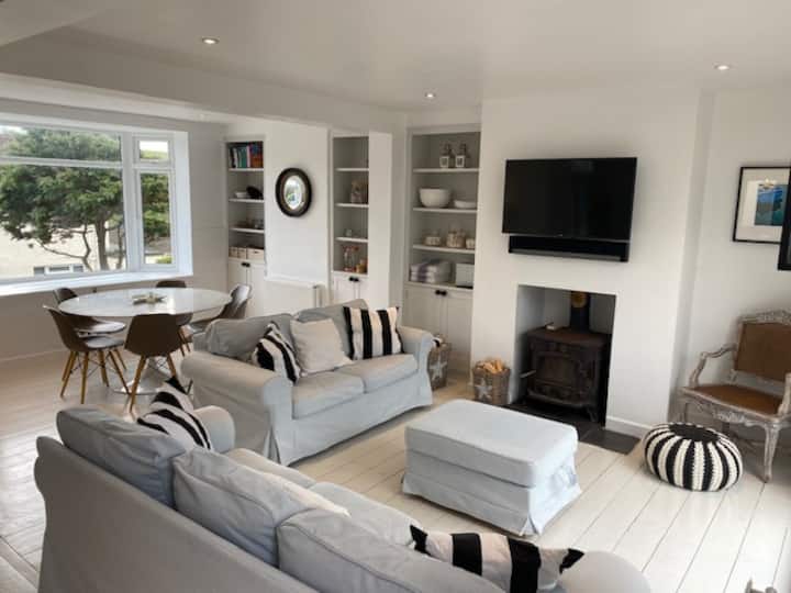 Perfectly located Devon home with stylish decor Houses for Rent in