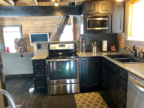 Rustic Timber Cabin; Bring your Horses & Toys!
