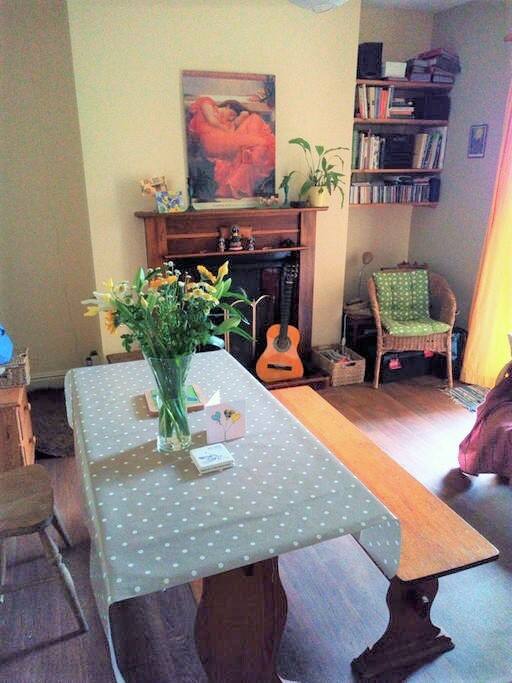 breakfast room with fireplace
