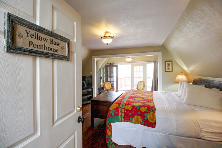 البيت الرئيسي - جناح بنتهاوس الوردي الأصفر