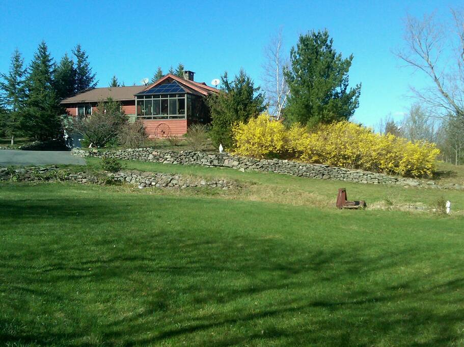 Tranquil Catskill Mountain Getaway Houses for Rent in Round Top, New York, United States