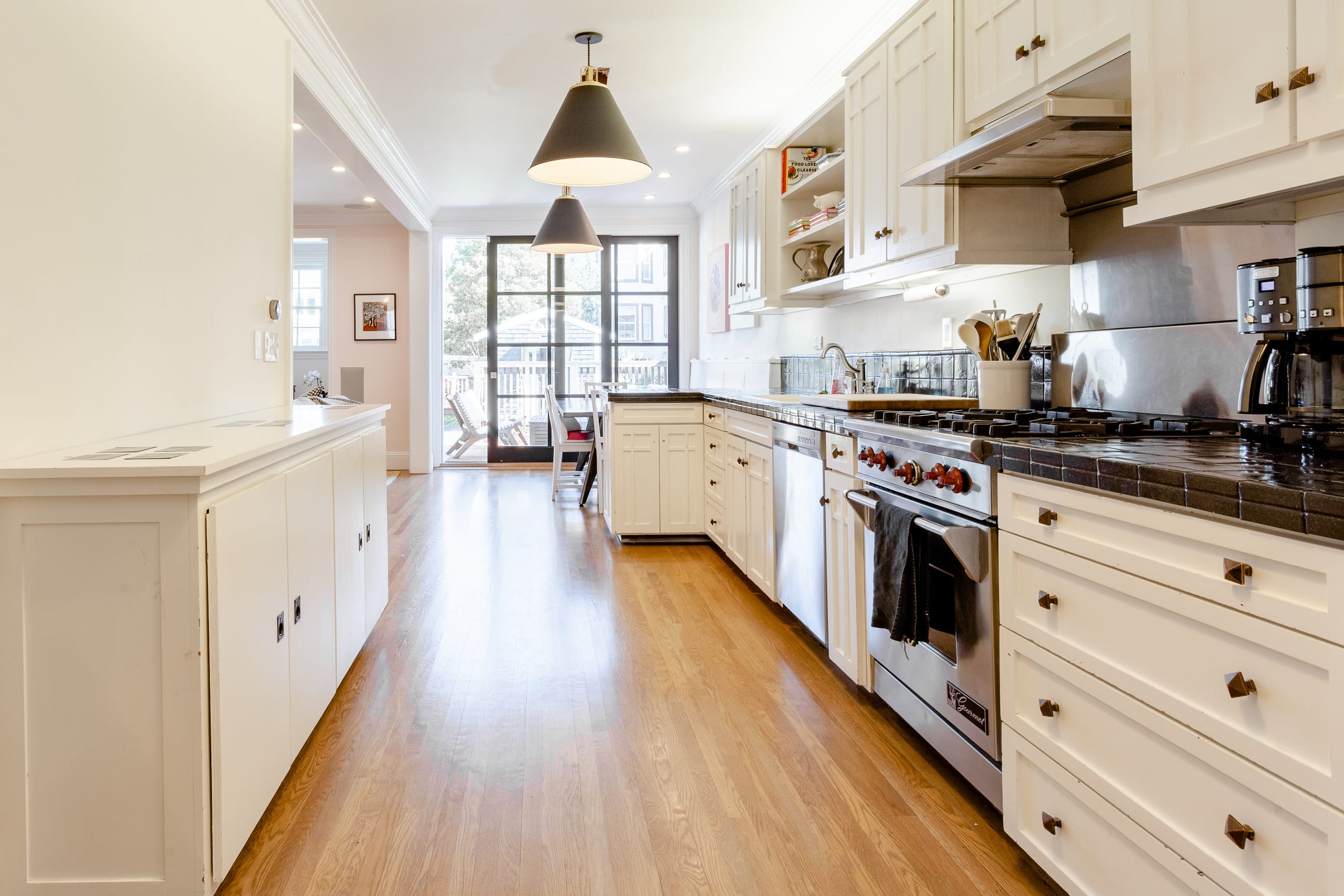 Home in San Francisco · ★5.0 · 4 bedrooms · 4 beds · 2.5 baths - Image 9