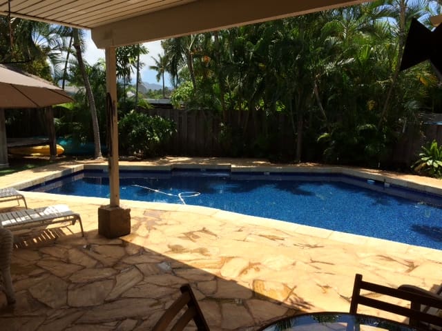 Kailua Affordable Room with Bath By the Pool