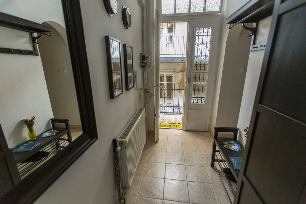 The entrance hall.