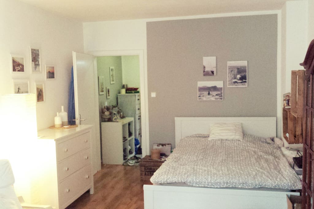 Richtiges Bett im Wohn/Schlafzimmer