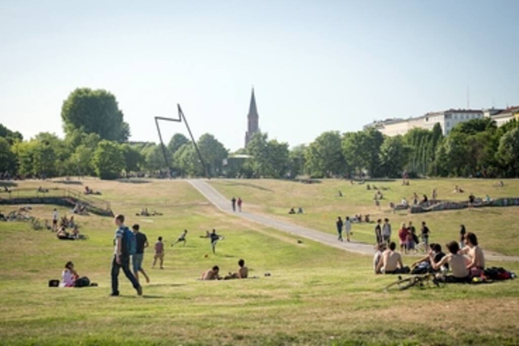Görlitzer Park nearby