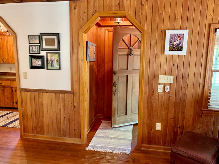 100 Year Old Cottage! Simple, Rustic, Charming - Kitty Hawk, NC