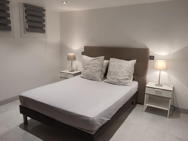 الغرفة في المساء