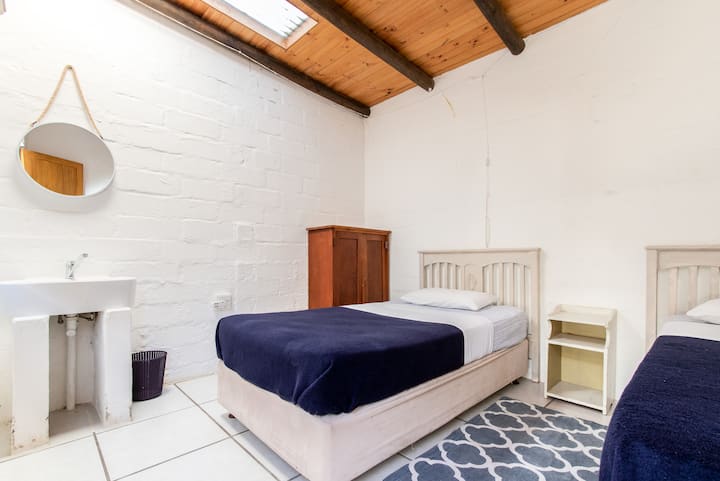 Საძინებელი 5 2 ერთადგილიანი საწოლით