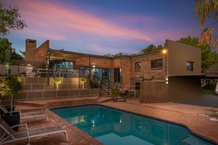 Entertainers Home, Somerset West gallery image 2