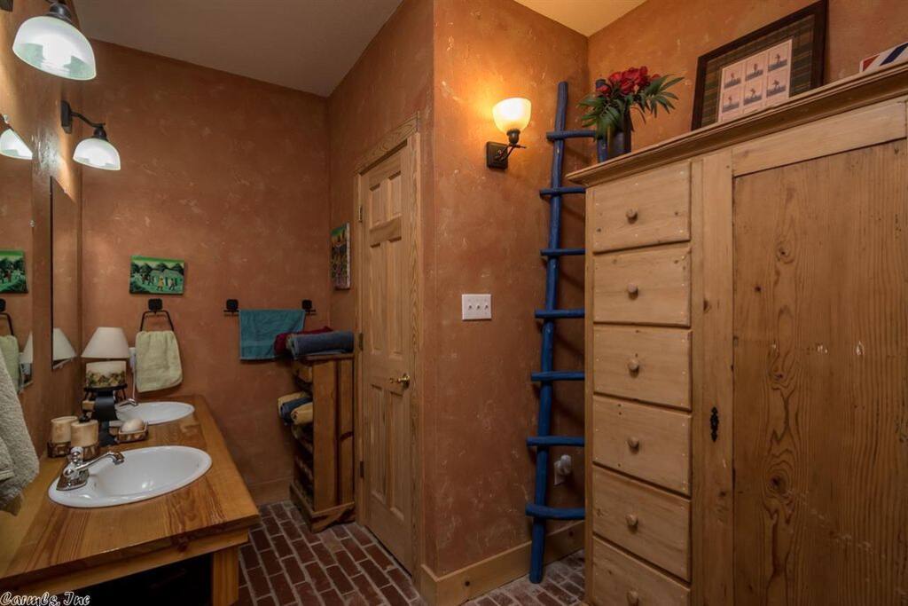 Full bath with dbl sinks