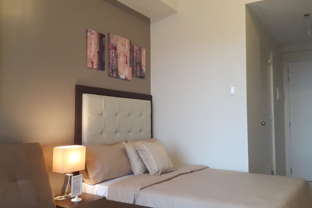 Relax and enjoy your stay on this hotel-like bed