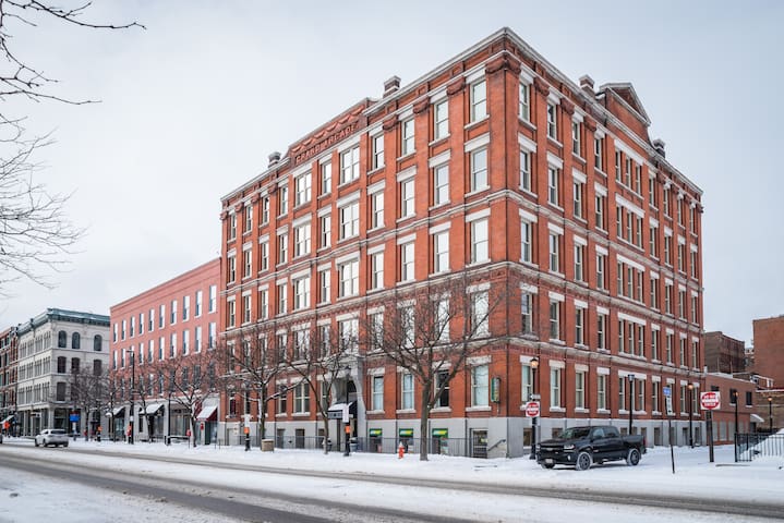 Mila's Condo- the Perfect Downtown Location!