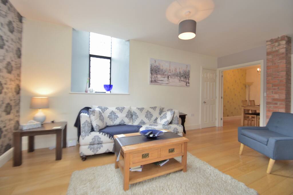 Lounge / Sitting Room (1)