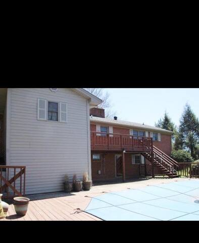 Airbnb London Vacation Rentals Places To Stay Kentucky