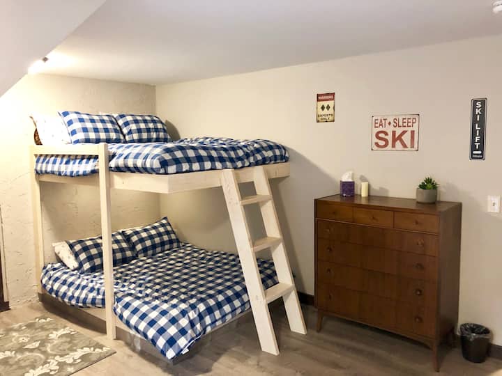 Chambre 4 : Chambre avec lits superposés Queen Size