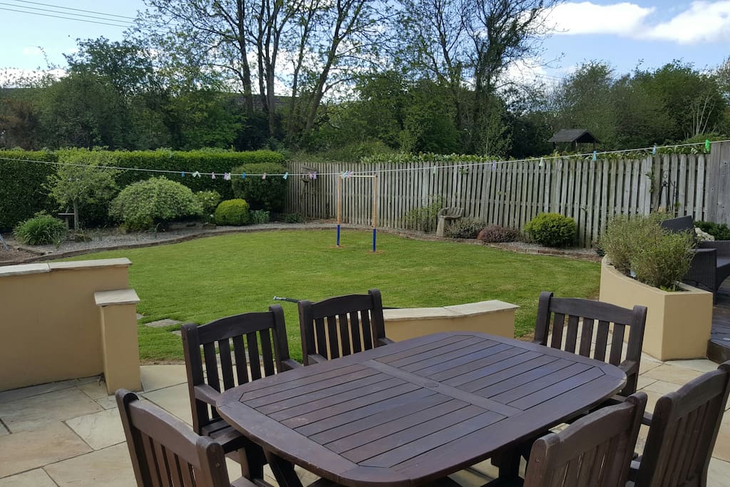 Garden dinning area