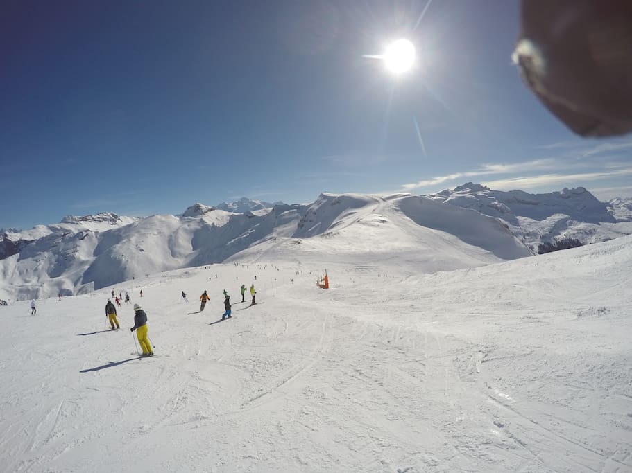 5mins from the expansive Grand Massif ski area linking Samoens, Morrillon, Les Carroz and Flaine