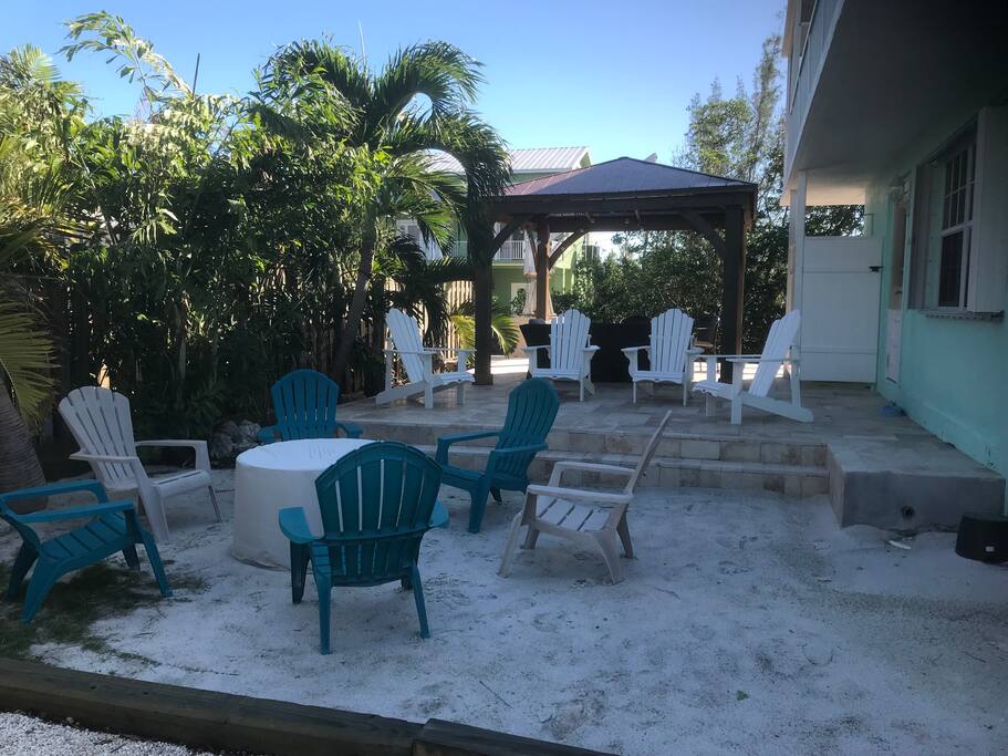 Side deck and fire pit