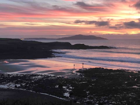 Beachfront home, Ty Deryn and Mor