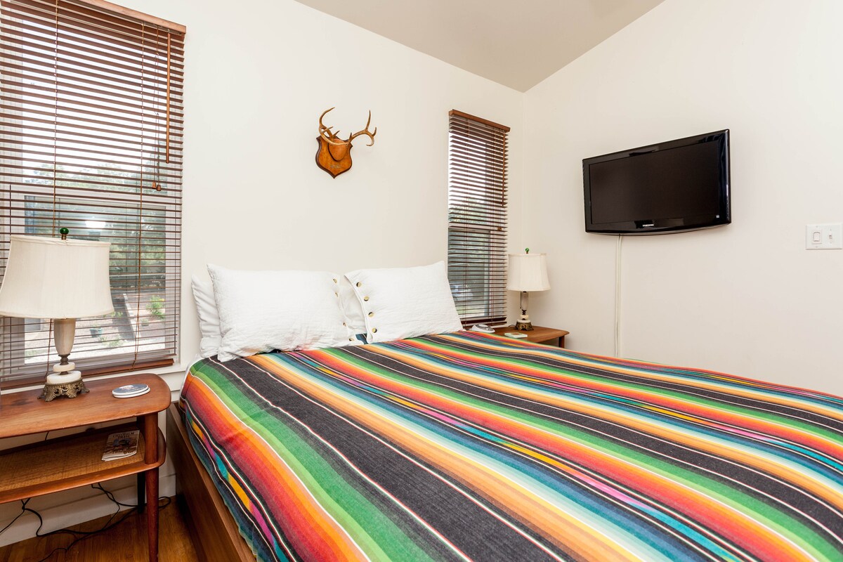 Central/East Maple Ave. Guest House