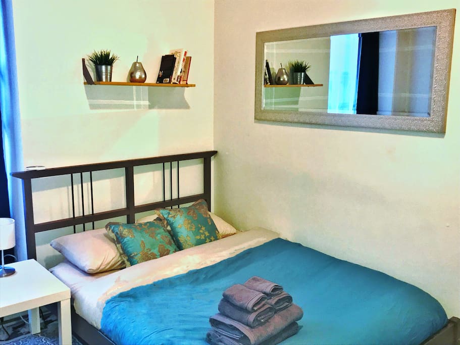 Your quiet private studio in the middle of the bustling Latin Quarter.