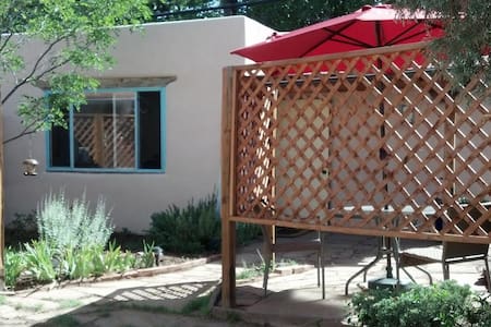 Cozy cottage in central Santa Fe