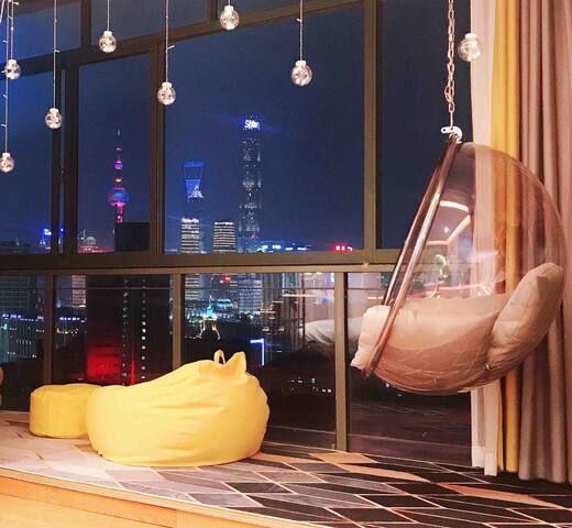 上海娇娇小宅外滩东方明珠夜景/全景落地窗/南京路步行街/泡泡悬吊椅体验/日式榻榻米休闲区喝茶品魔都