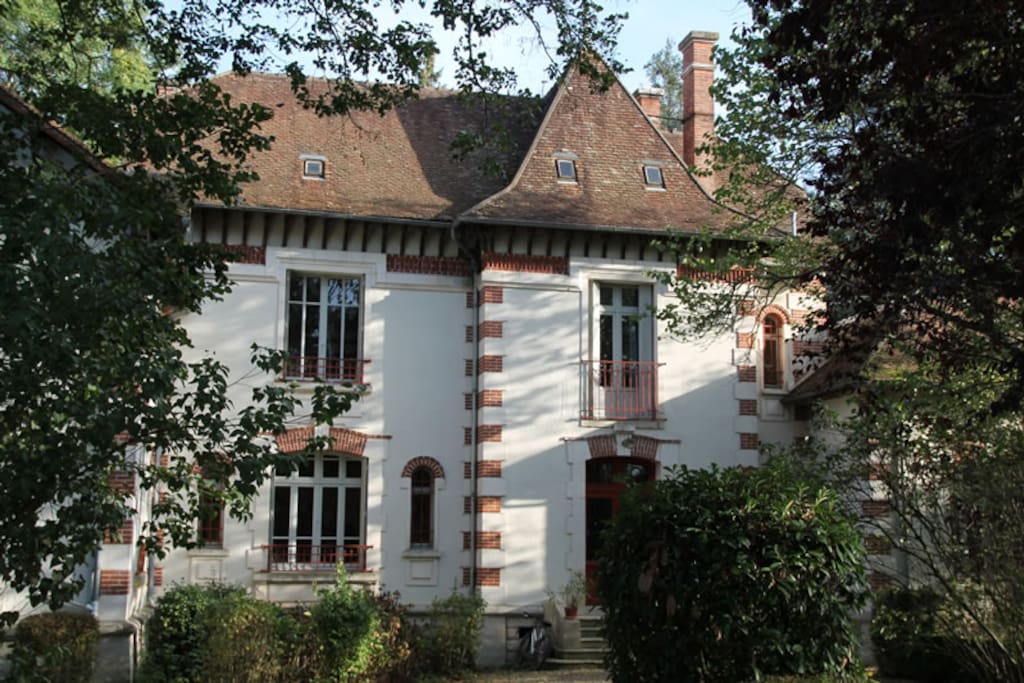 LA FORBOISERIE entrance (NNW)