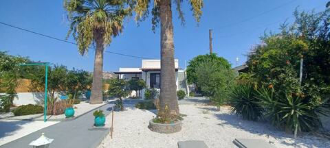 VILLA FLORA AKIS (