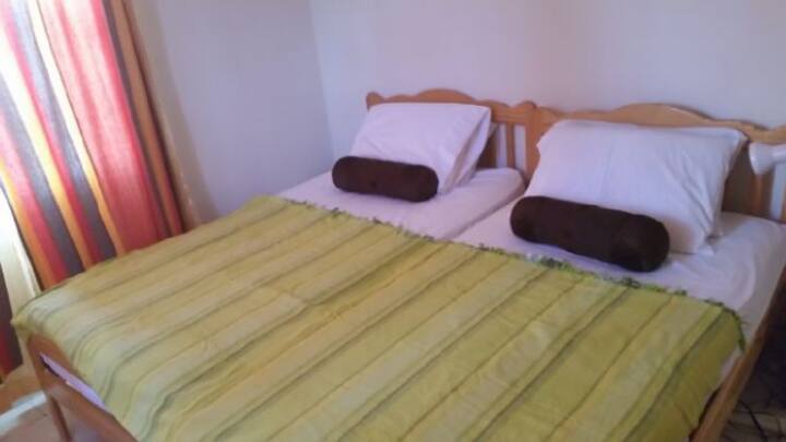 2nd Bedroom 
2 Twin beds