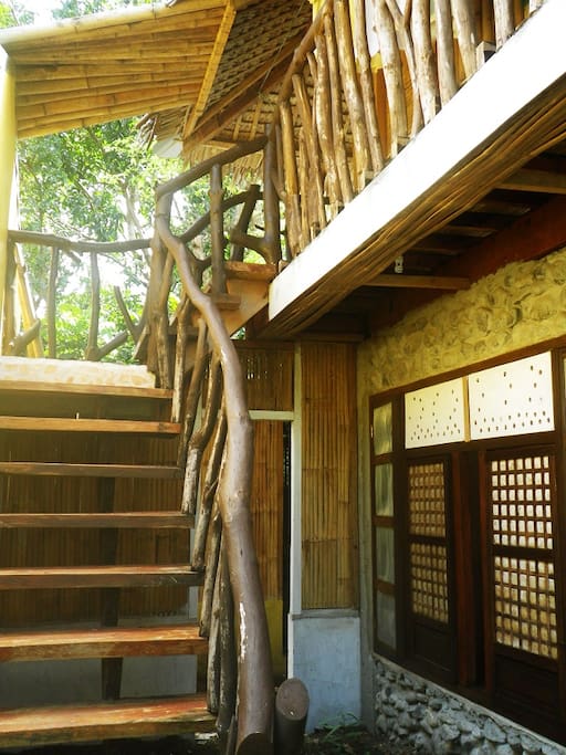 Comfy, rustic features.
