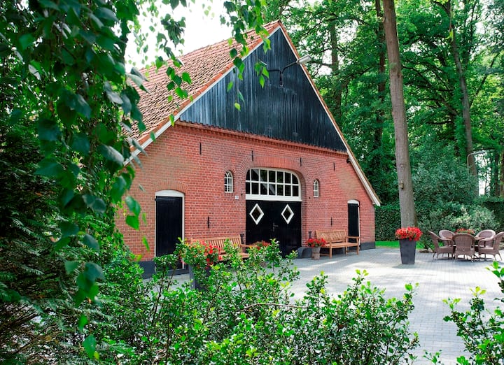 Family farm with hot tub and Finnish kota,14 pers. Houses for Rent in