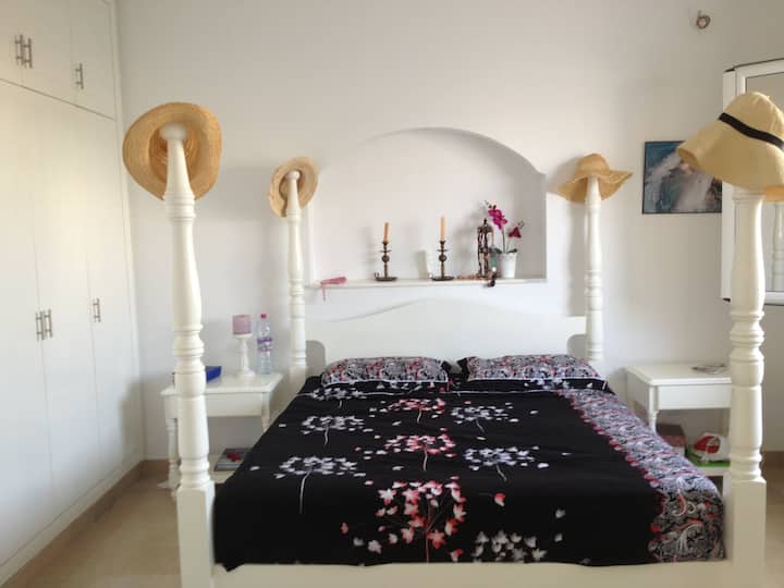 Spálňa s manželskou posteľou