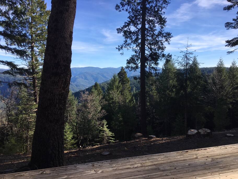 Views of the Sierra Buttes and Washington Ridge