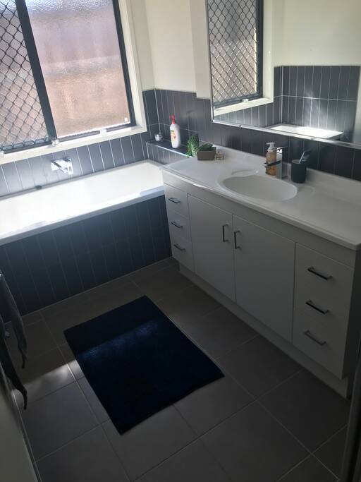 Clean and well presented bath room facilities for guest