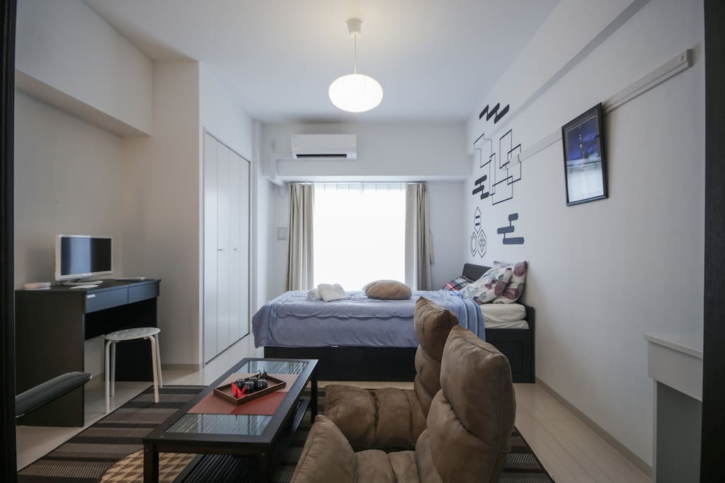 A clean and cozy western stylish room!!