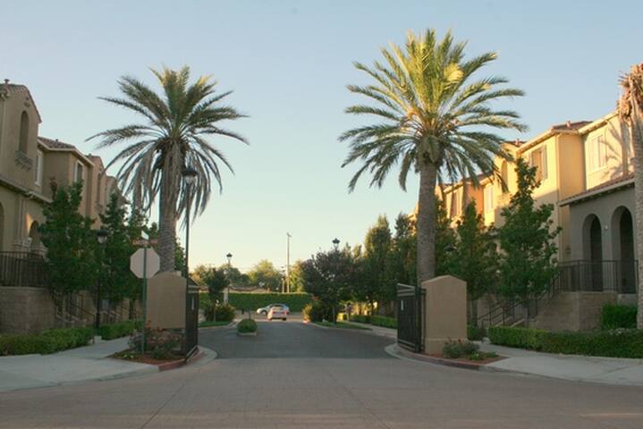 Spacious + Comfort + Pool + Location: Perfect Spot gallery image 2