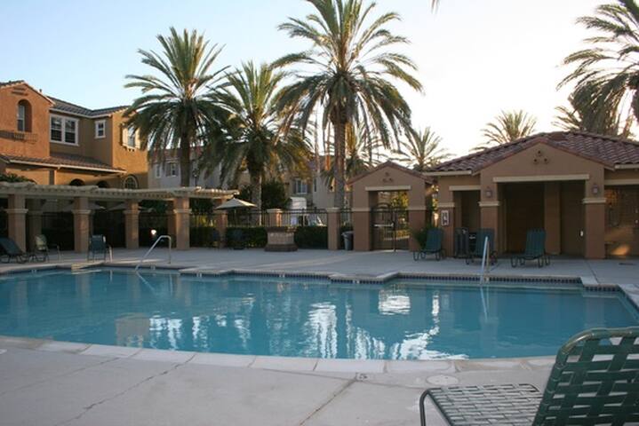 Spacious + Comfort + Pool + Location: Perfect Spot gallery image 4