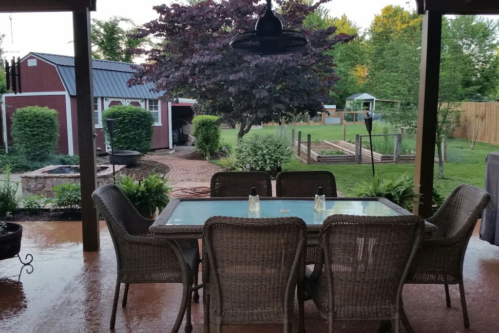 outside dining if you want to use it. There is also a BBQ/Smoker.